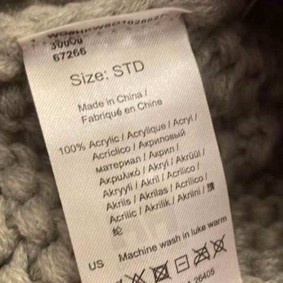 BRAND NEW women helly hansen hh HH calgary chunky grey beanie with removable pom - Picture 6 of 6